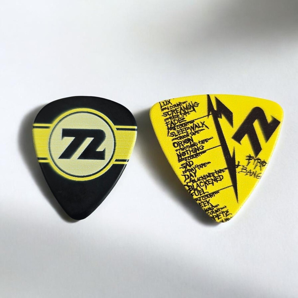 Metallica 72 Seasons M72 World Tour Guitar Picks Yellow Black 2pc Set‎ RARE Find